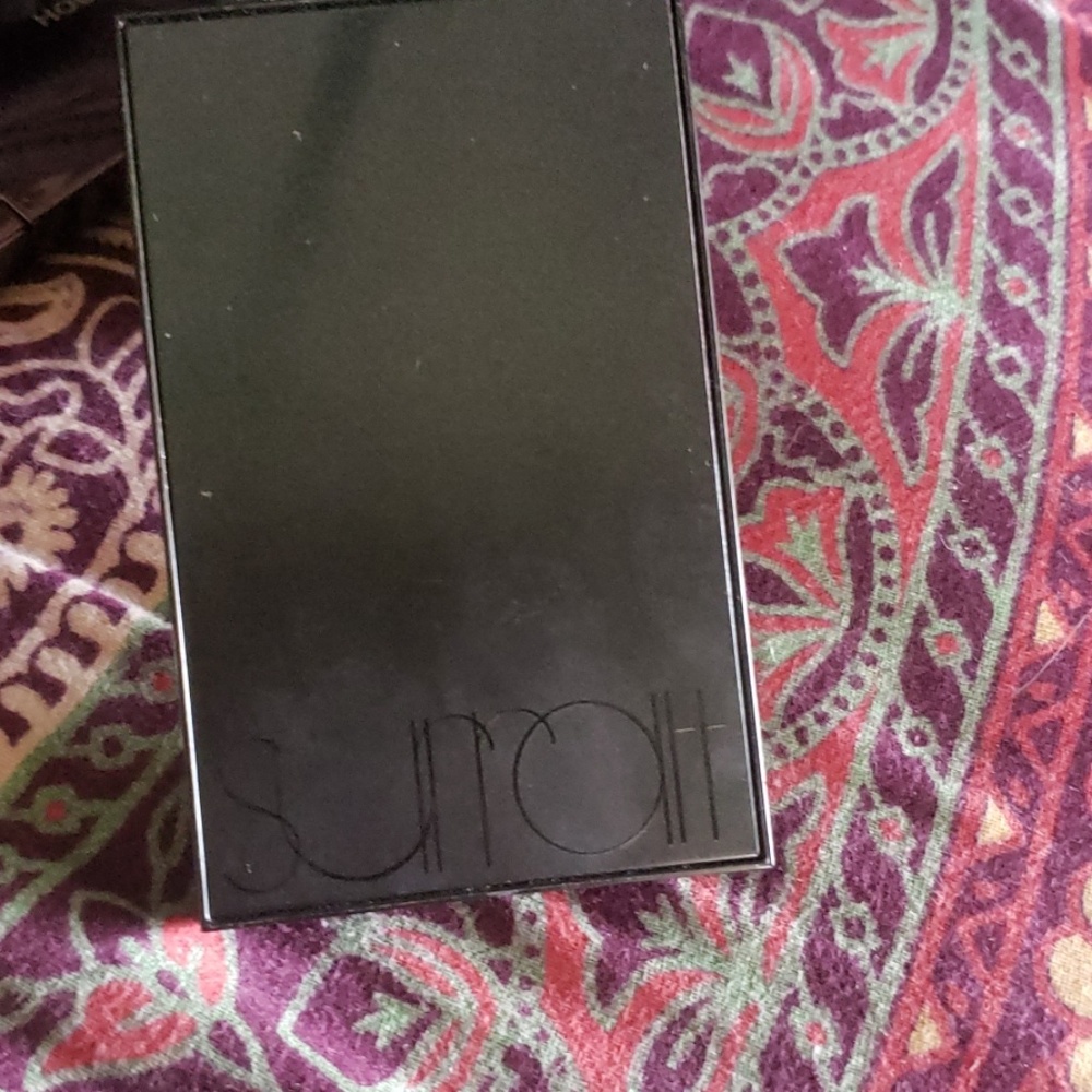 Surratt grande pallet with eyeshadows blushes